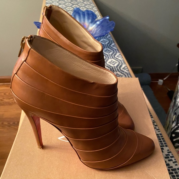 ❤️🖤 CL Orniron Booties 🖤❤️ - Picture 9 of 14